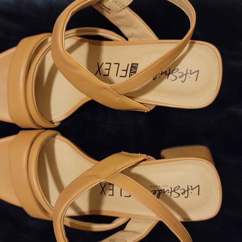 Life Stride Women's Tan Sandals